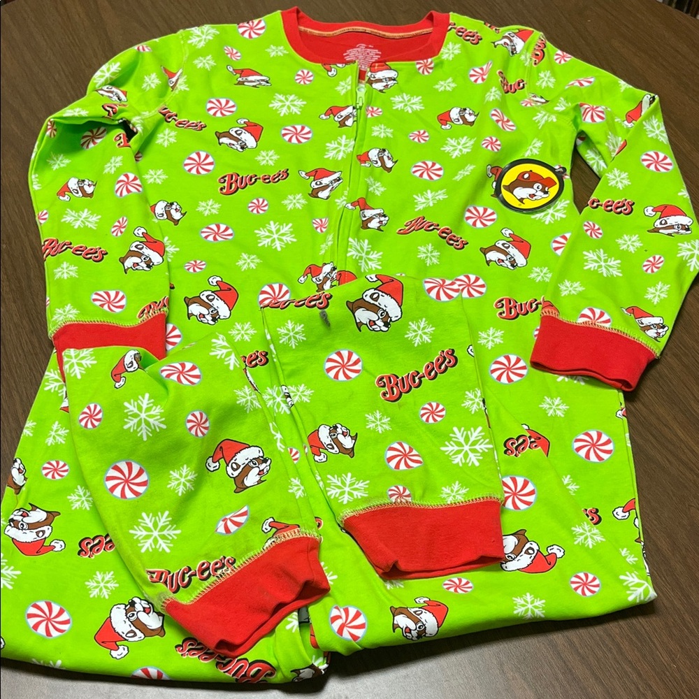 Buc-ee's Green Holiday Onesie, size medium, NWT‎